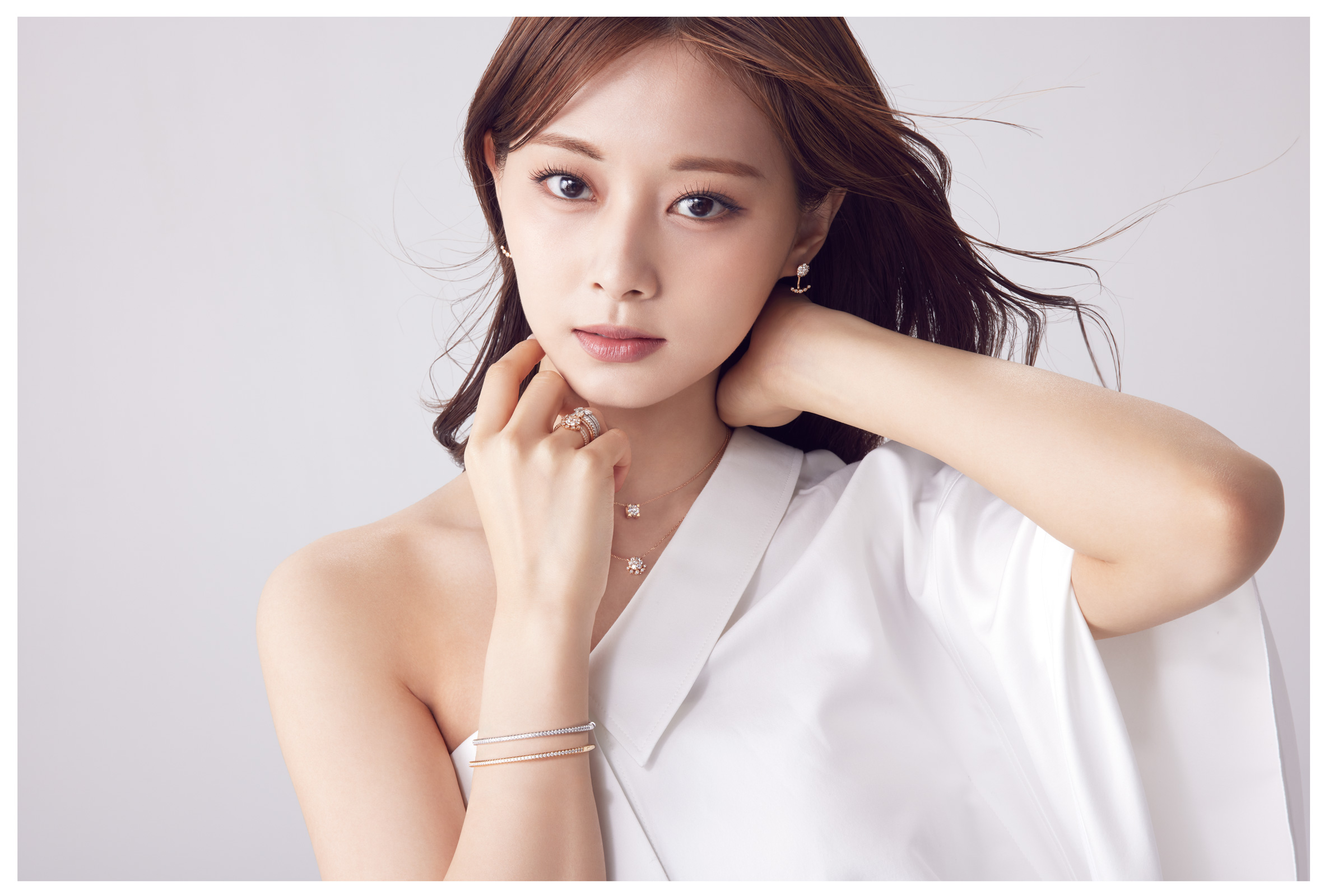 22-04-21-ELLE-TWICE